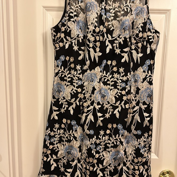 NWOT WHITE HOUSE BLACK MARKET FLORAL LACE DRESS - Picture 3 of 10